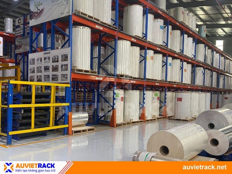 Kệ chứa vải cuộn tải trọng 2000kg