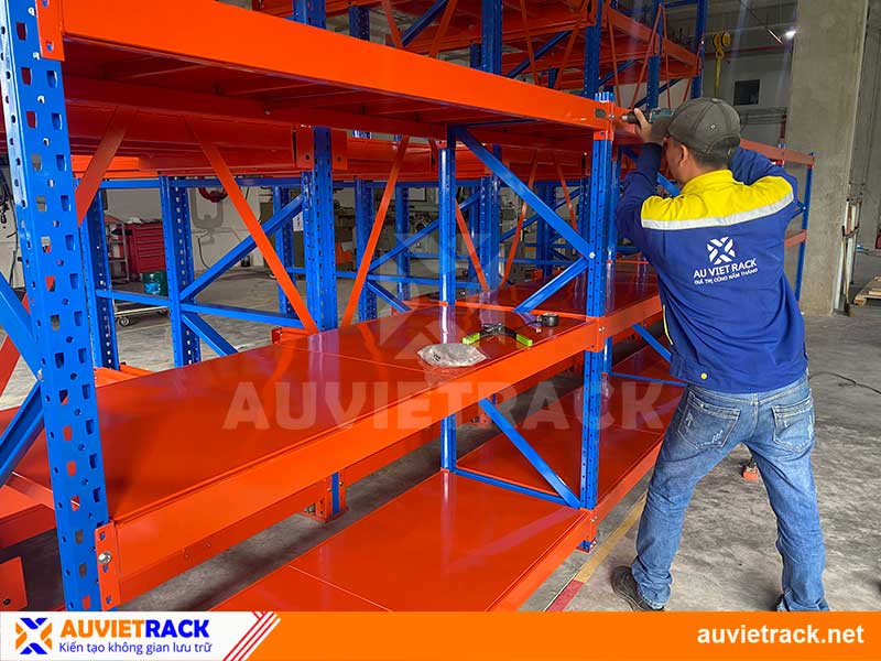 Au Viet Rack lắp đặt kệ sắt trung tải 3 tầng