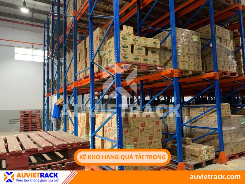 Kệ kho hàng quá tải trọng