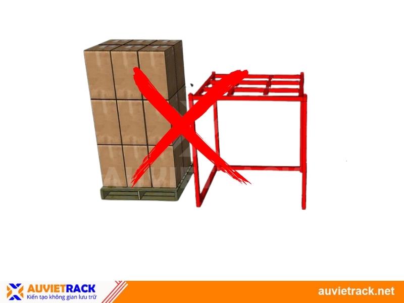không xếp chồng hàng hóa quá tải trọng