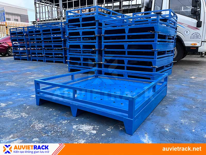 Các loại pallet sắt có tuổi thọ lên đến 15 năm nếu sử dụng và bảo quản đúng cách