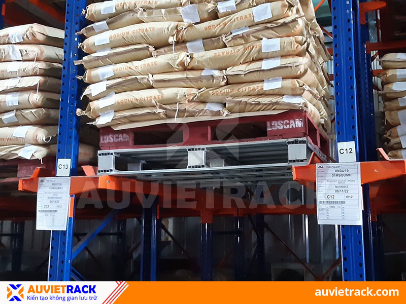  Pallet sắt khung đế cho kho hóa chất