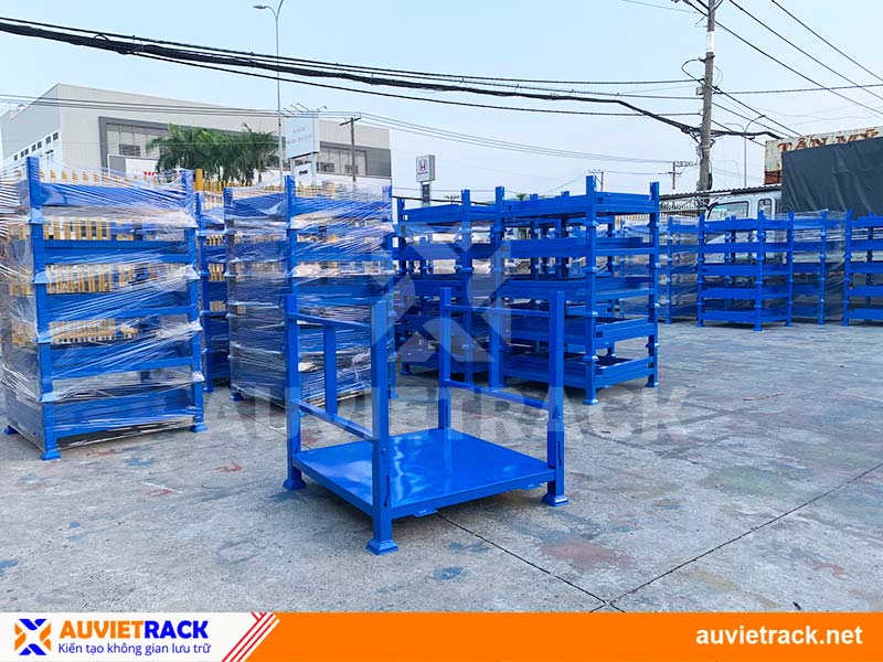 Pallet sắt xếp chồng gấp tải trọng 2000 kg/pallet