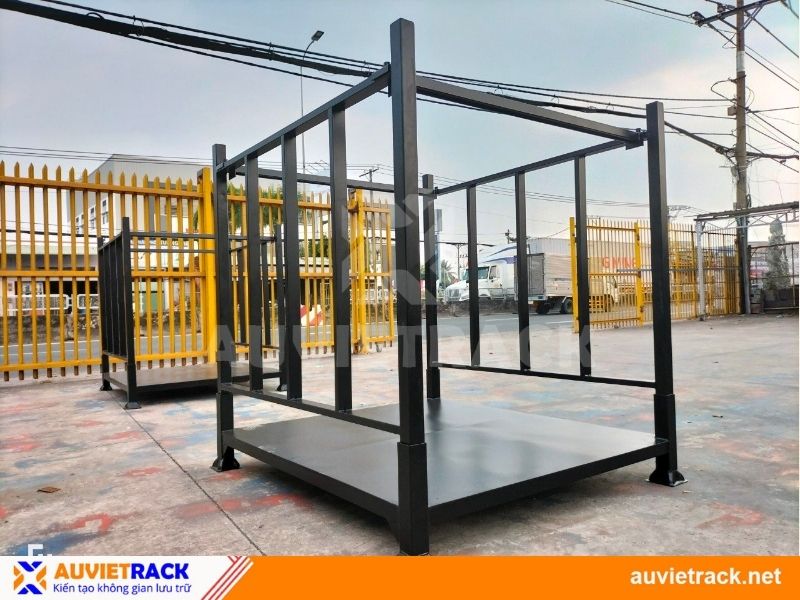 Pallet sắt xếp chồng