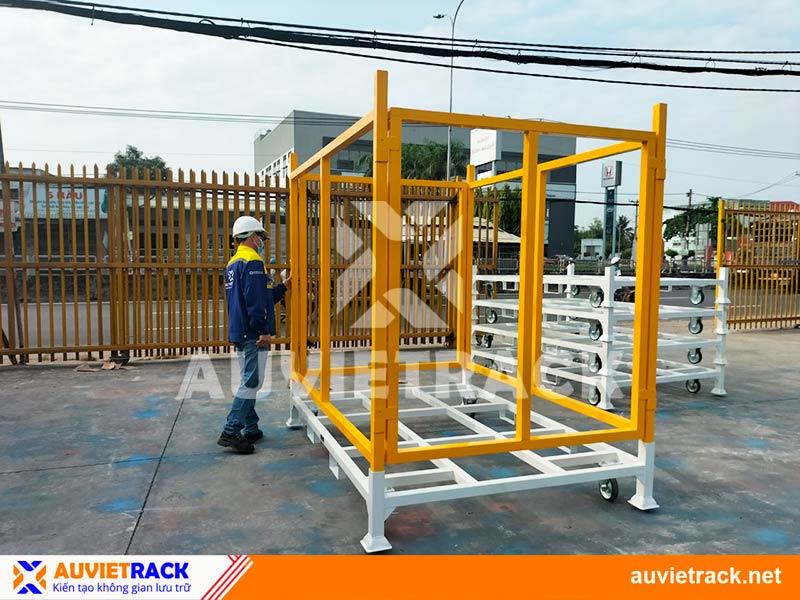 Pallet sắt xếp chồng có bánh xe - Au Viet Rack