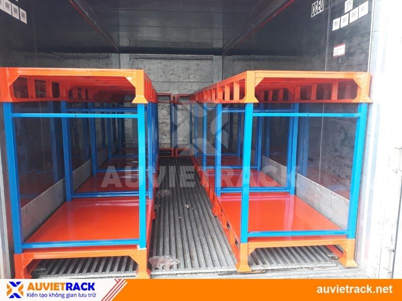 Pallet sắt xếp chồng