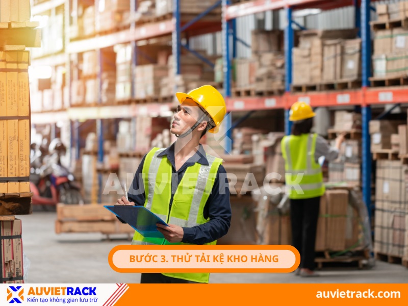 Thử tải kệ kho hàng