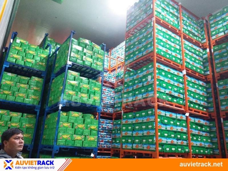 Ứng dụng của pallet sắt chồng ghép