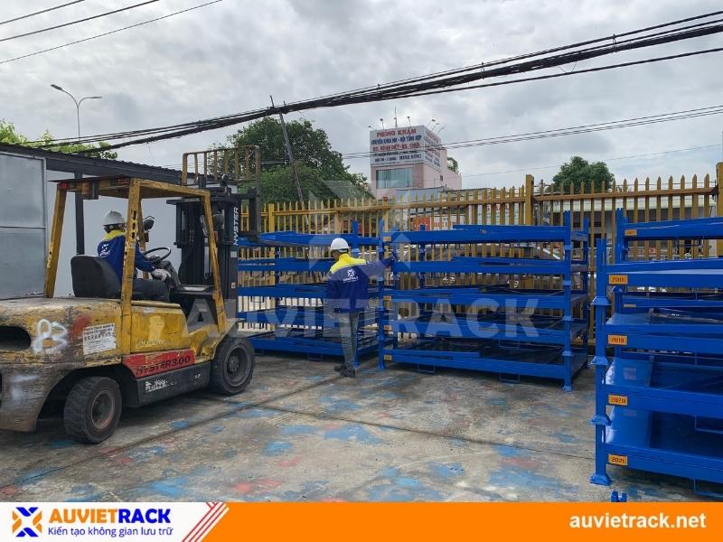 Vì sao nên chọn pallet sắt chồng gấp tại Au Viet Rack
