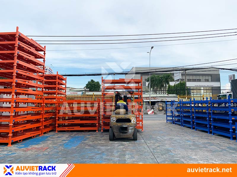 Pallet sắt chứa hảng tại xưởng Au Viet Rack 